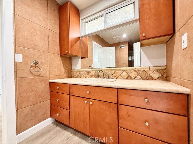 Detail Gallery Image 40 of 72 For 24204 Calvert, Woodland Hills,  CA 91367 - 6 Beds | 3 Baths