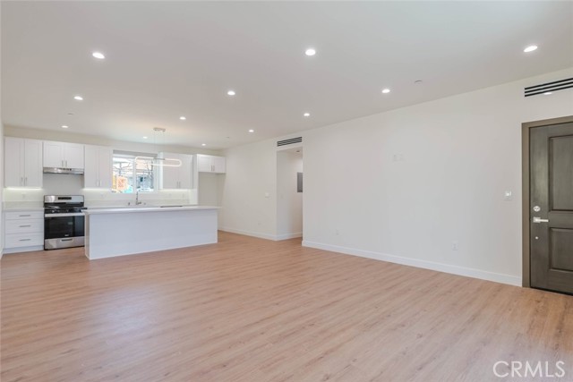 Detail Gallery Image 5 of 27 For 10230 Tujunga Canyon Bld, Tujunga,  CA 91042 - 3 Beds | 2 Baths