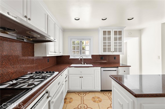 1181 Old Mill Rd, San Marino CA: https://media.crmls.org/medias/a48fed07-c317-4c0e-880d-8739d3237d0b.jpg