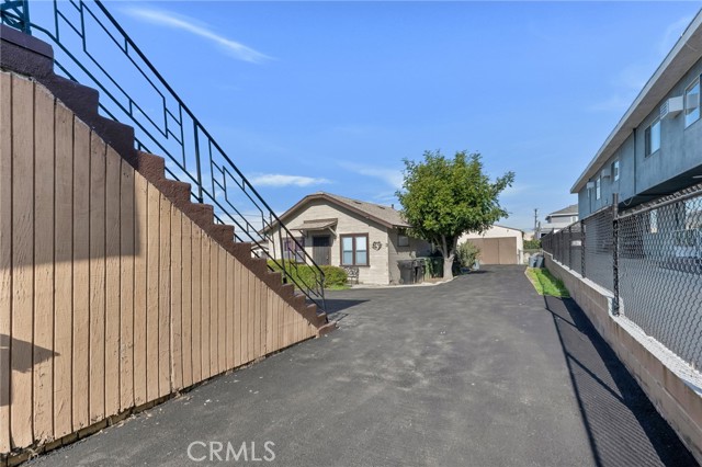 Detail Gallery Image 4 of 32 For 213 E Hazel St, Inglewood,  CA 90302 - 4 Beds | 3 Baths