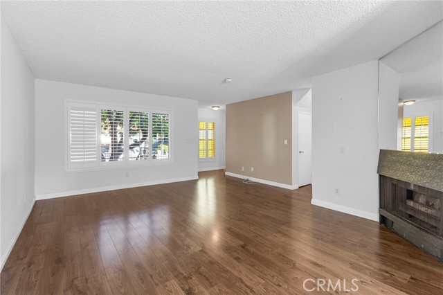 Detail Gallery Image 7 of 32 For 400 S Flower St #108,  Orange,  CA 92868 - 2 Beds | 1/1 Baths