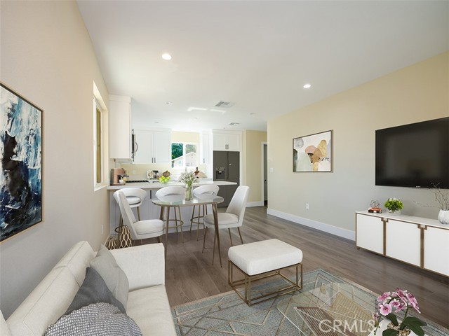 Detail Gallery Image 4 of 19 For 24743 Valley St #1,  Newhall,  CA 91321 - 3 Beds | 2/1 Baths
