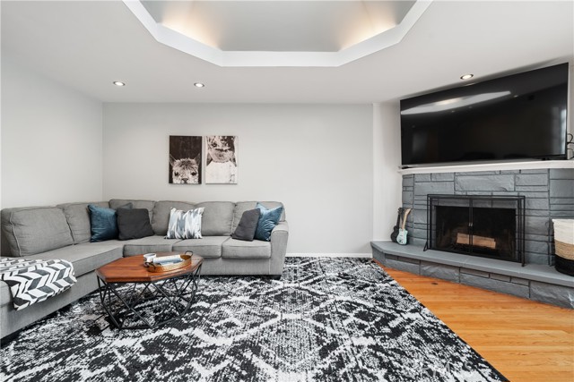 6860 E Roxanne Way, Long Beach CA: https://media.crmls.org/medias/a491ac9b-28eb-475e-91ca-aced6f5597d2.jpg