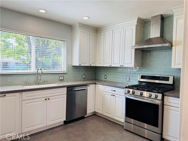 6002 Greenbush Avenue, Valley Glen CA: https://media.crmls.org/medias/a4926c43-ff33-40ae-85dc-a541e806e8dc.jpg
