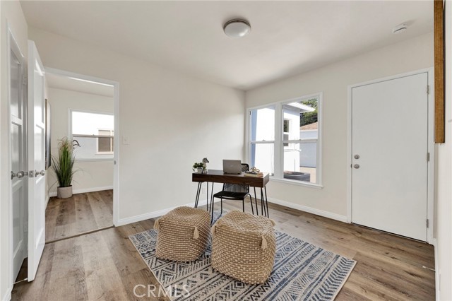17350 Hamlin Street, Lake Balboa CA: https://media.crmls.org/medias/a493a6c0-b959-4563-b417-af98b603d5e3.jpg