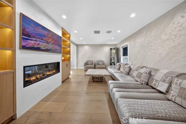 Detail Gallery Image 10 of 64 For 4926 Greenbush Ave, Sherman Oaks,  CA 91423 - 4 Beds | 3 Baths