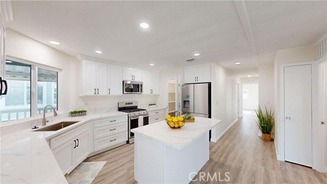 Detail Gallery Image 4 of 75 For 18601 Newland St #8,  Huntington Beach,  CA 92646 - 3 Beds | 2 Baths