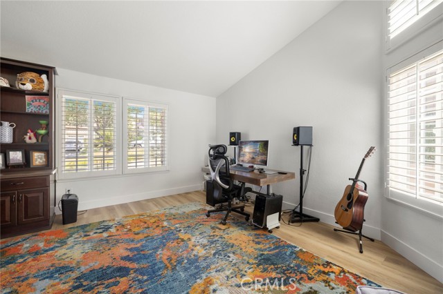 2304 Trickling Creek Drive, La Verne CA: https://media.crmls.org/medias/a494cf92-37e5-4406-a70e-7b2102142d60.jpg