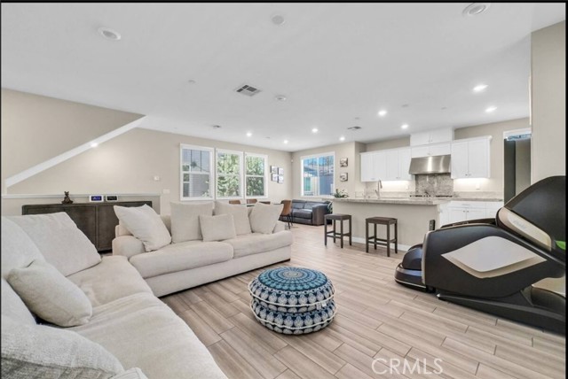 Detail Gallery Image 8 of 25 For 40 Riverton St, Pomona,  CA 91766 - 4 Beds | 4 Baths