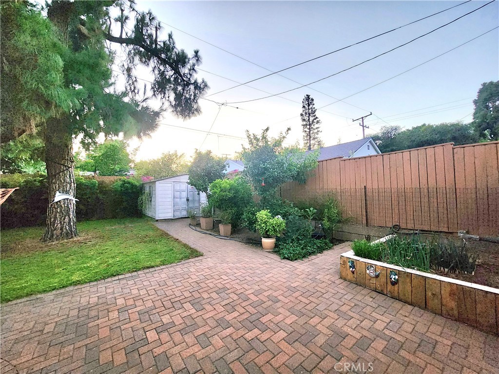 https://media.crmls.org/medias/a4955321-f1d5-4bd5-ab72-b348398b38cf.jpg?preset=X-Large