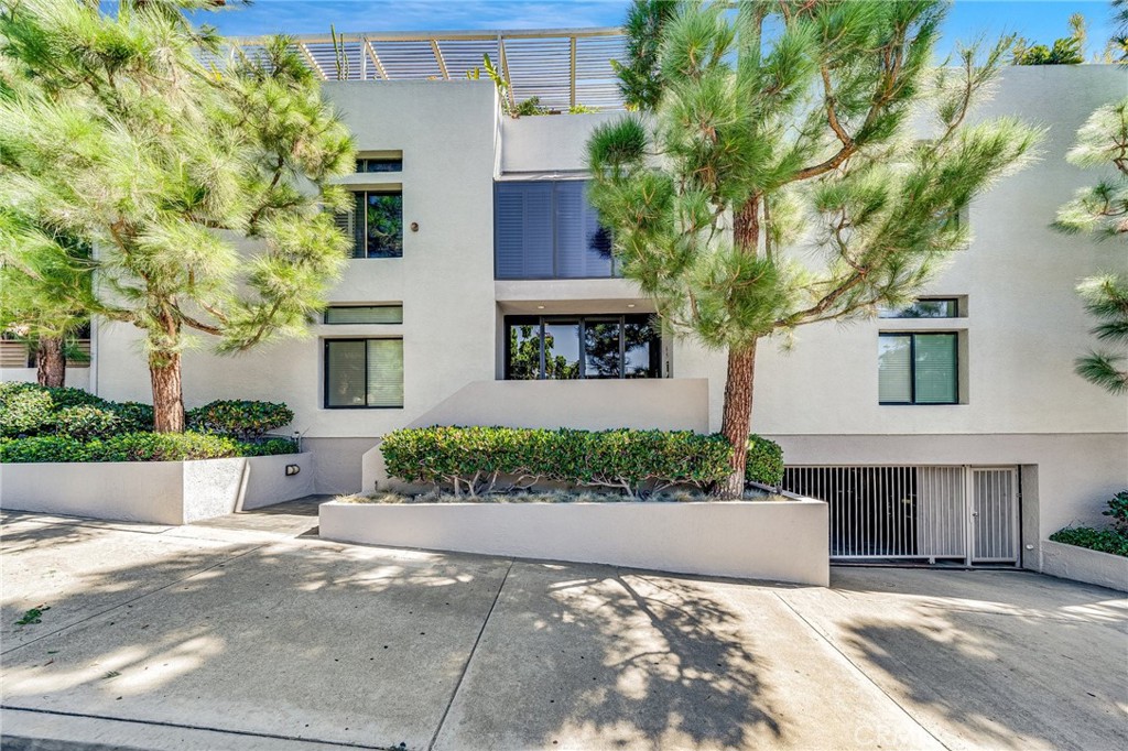 950 Hancock Avenue 201, West Hollywood, CA 90069