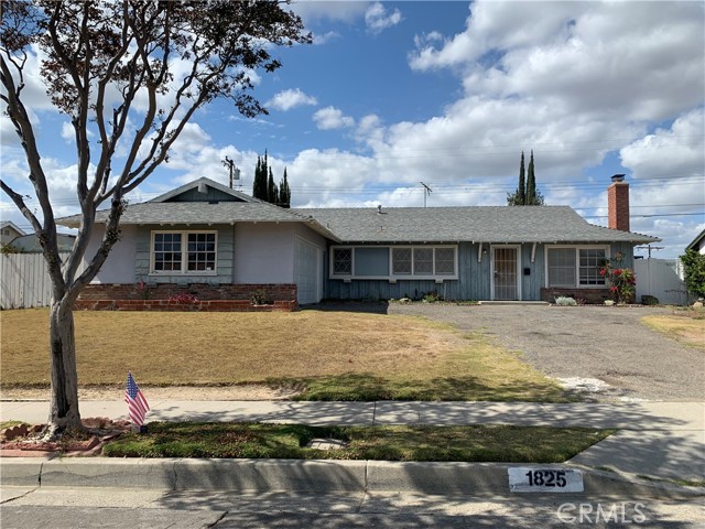 1825 Rolling Hills