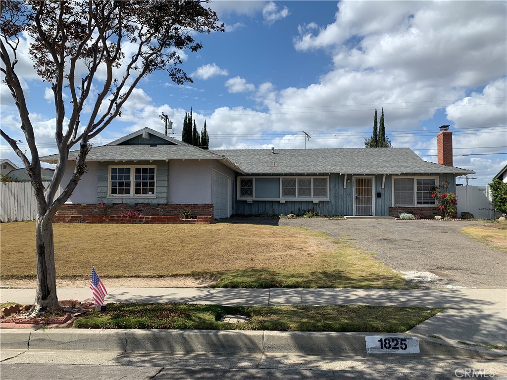 1825 Rolling Hills