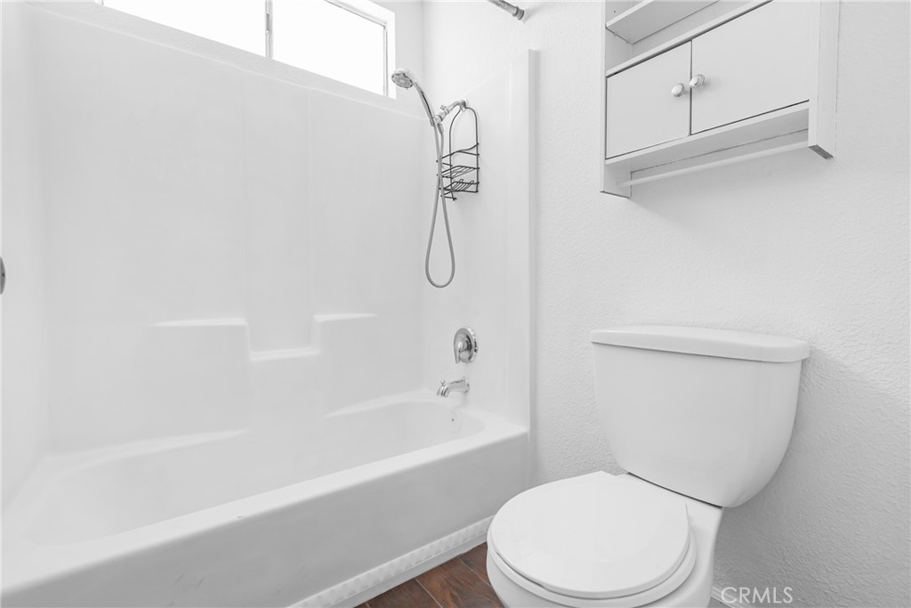 https://media.crmls.org/medias/a49706fa-8566-4dcc-8a44-d51fb0615ca4.jpg?preset=X-Large