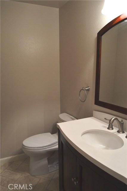 Guest bathroom (1/2 bath)