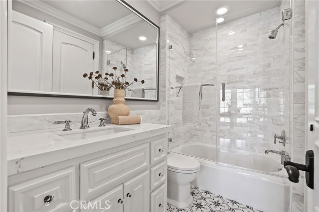 20 Cherry Hills Lane, Newport Beach CA: https://media.crmls.org/medias/a49805ce-d03c-4204-80e5-a21d0ecb593e.jpg