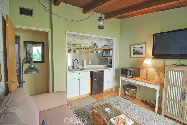 Detail Gallery Image 4 of 20 For 545 1st St #B,  Manhattan Beach,  CA 90266 - 1 Beds | 1 Baths