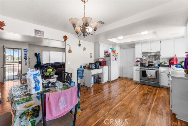 15419 Wichita Road, Apple Valley CA: https://media.crmls.org/medias/a4987435-79dc-4a5a-8283-8d607a7b496b.jpg