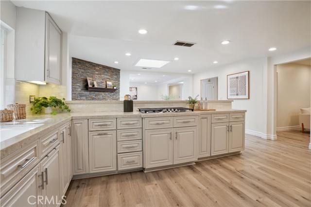 13811 Palace Way, Tustin CA: https://media.crmls.org/medias/a49887bc-baeb-425f-9732-1ceb2a9cd1e7.jpg
