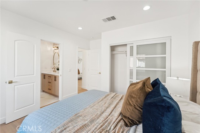 3945 S Norton Avenue, Los Angeles CA: https://media.crmls.org/medias/a49b1c97-2bae-4d09-9004-86110faa3c71.jpg