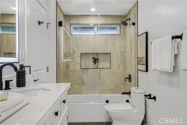 Detail Gallery Image 20 of 28 For 10805 Chimineas, Porter Ranch,  CA 91326 - 4 Beds | 2/1 Baths