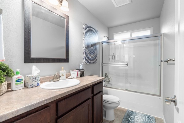 Detail Gallery Image 15 of 34 For 969 August Way, Redding,  CA 96003 - 3 Beds | 2 Baths
