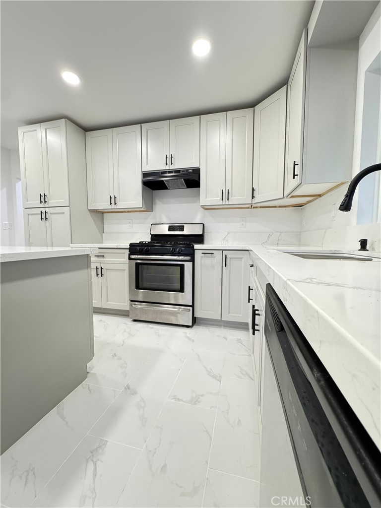 MLS #OC25261024 image #8