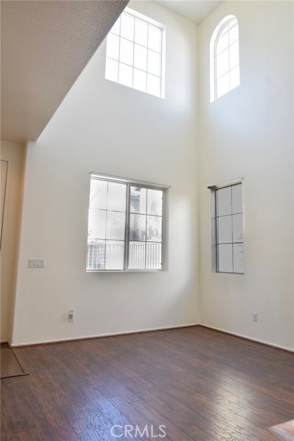 1120 N Solano Privado, Ontario CA: https://media.crmls.org/medias/a49e87b9-a4fa-4b52-816b-37763ba9bc3f.jpg