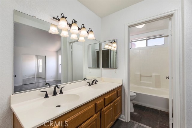 28705 Bridge Water Lane, Menifee CA: https://media.crmls.org/medias/a49f75a5-4bcf-4f79-a52f-7ce283705fb3.jpg