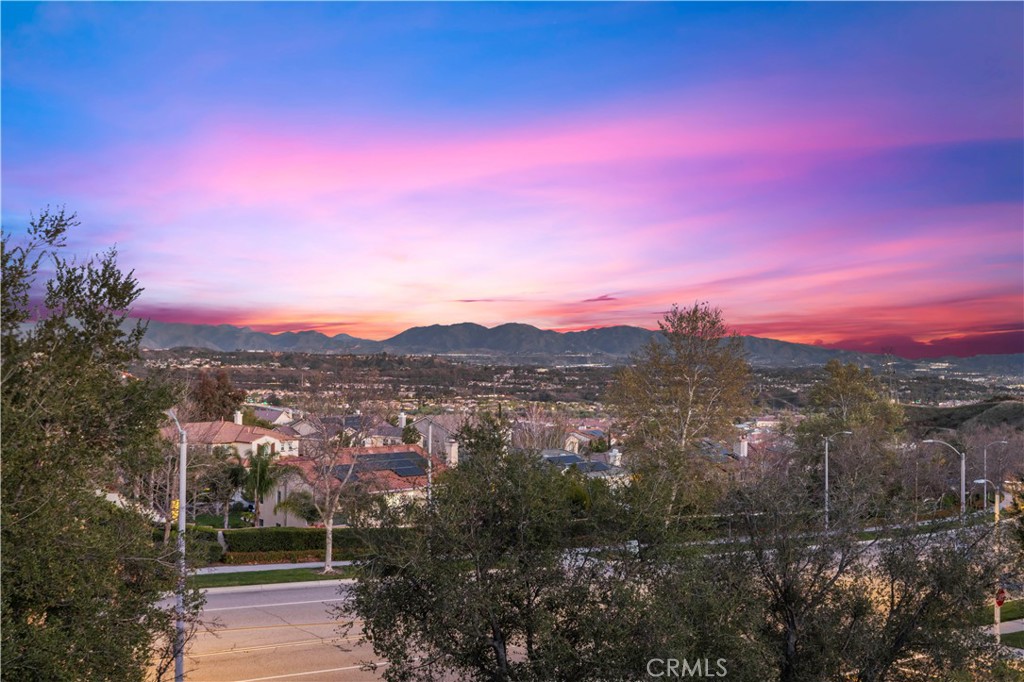 https://media.crmls.org/medias/a4a0167b-d5ef-4040-b475-436422c9dc32.jpg?preset=X-Large