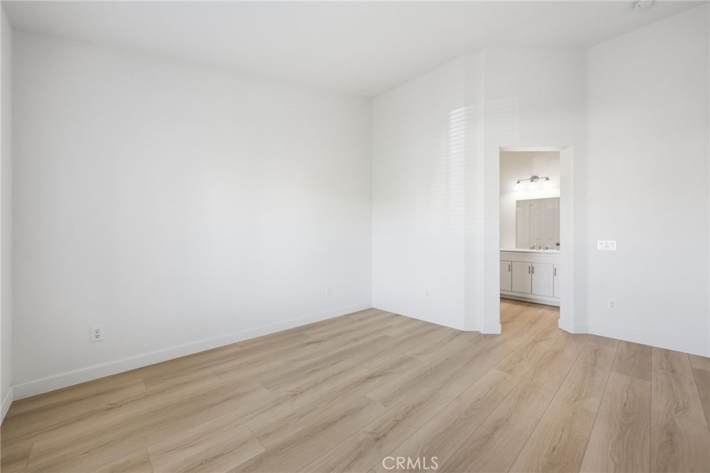 https://media.crmls.org/medias/a4a0d149-8f60-421f-9662-15972a0207b3.jpg?preset=X-Large