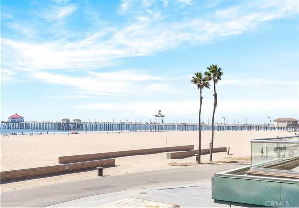 https://media.crmls.org/medias/a4a1b617-a494-42d1-a532-565d0452a6a6.jpg?preset=X-Large