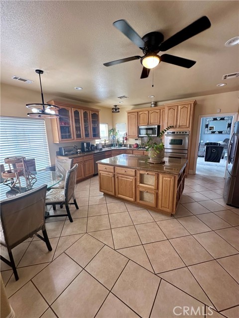 42500 20th Street West, Lancaster CA: https://media.crmls.org/medias/a4a221ba-336b-4a55-8b7a-5a147f6bd23e.jpg