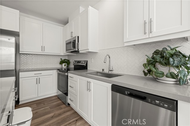 Detail Gallery Image 5 of 32 For 6123 Valentina Way #303,  Corona,  CA 92880 - 1 Beds | 1 Baths