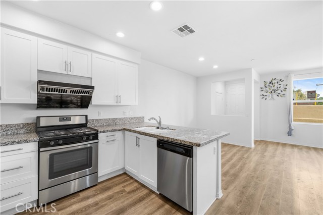 Detail Gallery Image 9 of 23 For 5657 Mcculloch Ave #102,  Temple City,  CA 91780 - 3 Beds | 3 Baths