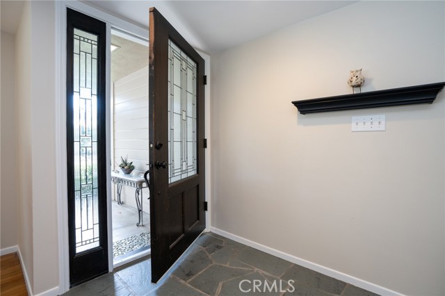 825 Tyburn Road, Palos Verdes Estates CA: https://media.crmls.org/medias/a4a25df4-58e8-4207-bf18-da7196e0e549.jpg