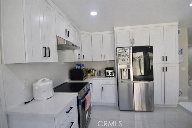 Detail Gallery Image 10 of 17 For 1912 E Clifpark, Anaheim,  CA 92805 - 4 Beds | 2 Baths