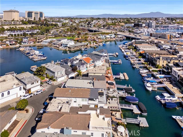 Detail Gallery Image 25 of 27 For 3711 Channel Pl, Newport Beach,  CA 92663 - 2 Beds | 1/1 Baths
