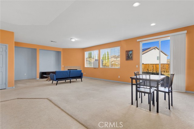 Detail Gallery Image 9 of 28 For 13816 Grant, Oak Hills,  CA 92344 - 4 Beds | 3 Baths