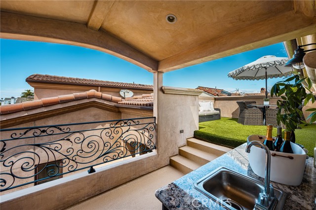 Detail Gallery Image 27 of 40 For 604 1/2 Marigold Ave #B,  Corona Del Mar,  CA 92625 - 3 Beds | 3 Baths