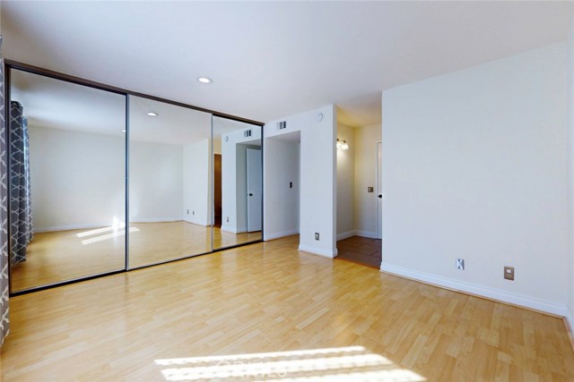 Detail Gallery Image 23 of 38 For 10504 Sunland Blvd Bld #5,  Sunland,  CA 91040 - 2 Beds | 2 Baths