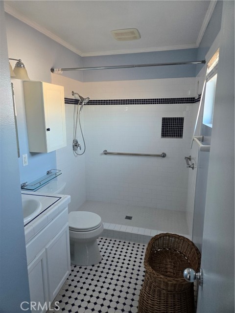 Detail Gallery Image 6 of 7 For 8142 Foxhall, Huntington Beach,  CA 92646 - 3 Beds | 2/1 Baths