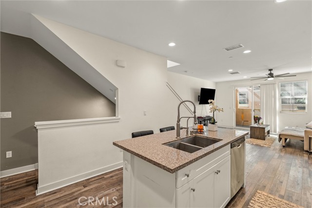 Detail Gallery Image 6 of 31 For 7679 Sunflower, Pico Rivera,  CA 90660 - 3 Beds | 3 Baths