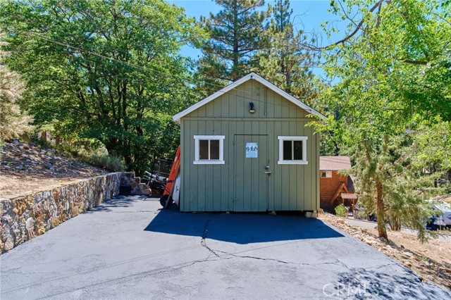 39676 Oak Glen Road, Fawnskin CA: https://media.crmls.org/medias/a4a50963-2e8c-4ace-a156-17cb18de8a2b.jpg