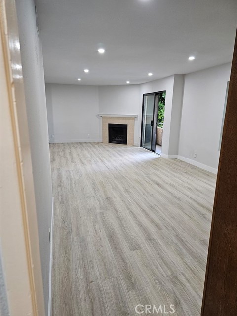 Detail Gallery Image 4 of 22 For 8331 Cedros Ave #14,  Panorama City,  CA 91402 - 2 Beds | 2 Baths