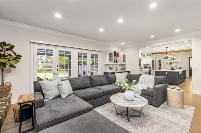 6032 County Oak Road, Woodland Hills CA: https://media.crmls.org/medias/a4a6e5b0-0e10-4271-93a7-f4f2c7cb0631.jpg