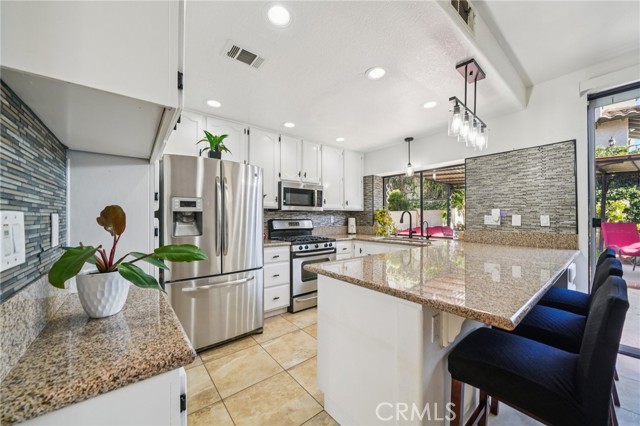 Detail Gallery Image 14 of 46 For 1591 San Fernando Dr, Corona,  CA 92882 - 3 Beds | 2/1 Baths