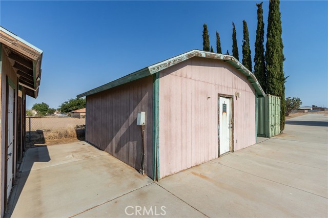 10731 Anaconda Avenue, Oak Hills CA: https://media.crmls.org/medias/a4a71781-52ea-4eb7-ba08-4e65f3bc3a44.jpg