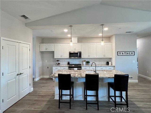 Detail Gallery Image 2 of 49 For 218 Sky Oaks Dr, Paradise,  CA 95969 - 3 Beds | 3 Baths
