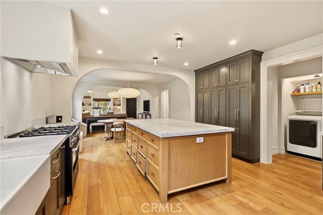 2932 Edgehill photo 17